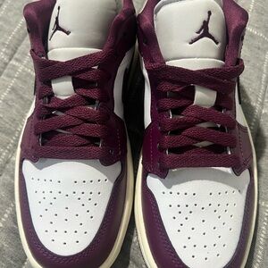 Air Jordan 1 Low in Sail/Bordeax/White
